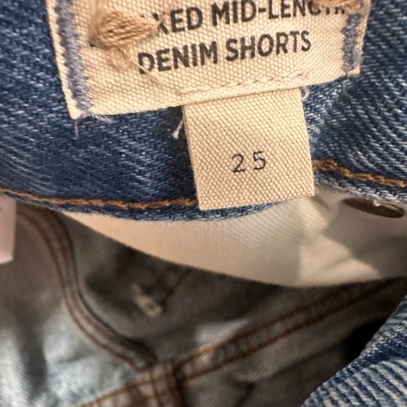 Madewell Relaxed Mid-Length Distressed Denim Shorts | Size 25 - Picture 3 of 5